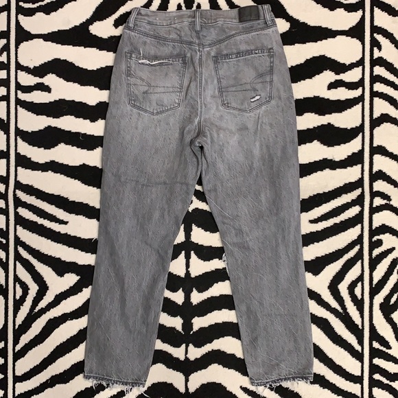 American Eagle Gray Ripped Knee Mom Jean Size 6 Short - Picture 6 of 14